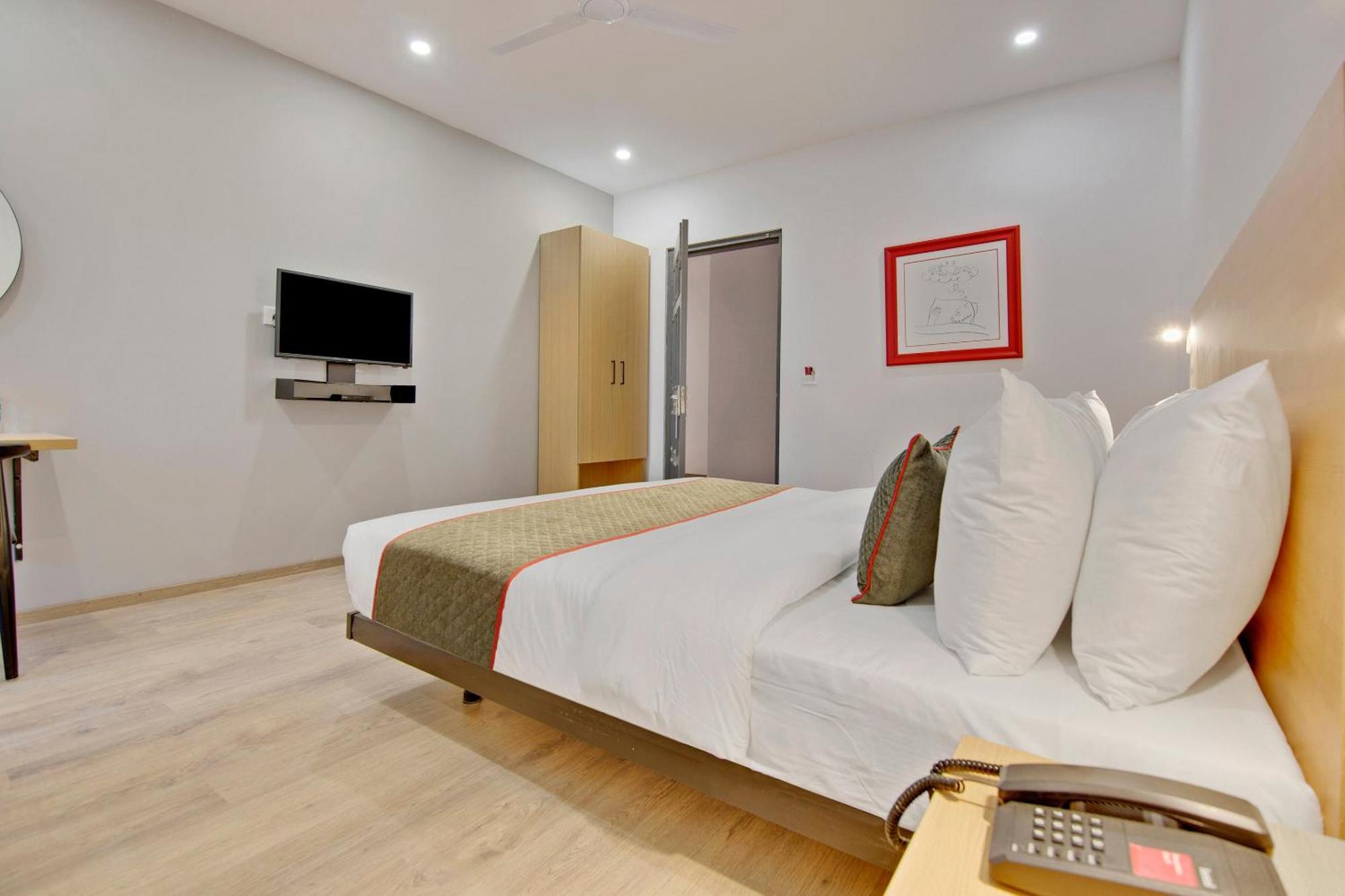 Fabhotel Royale 49 诺伊达 外观 照片