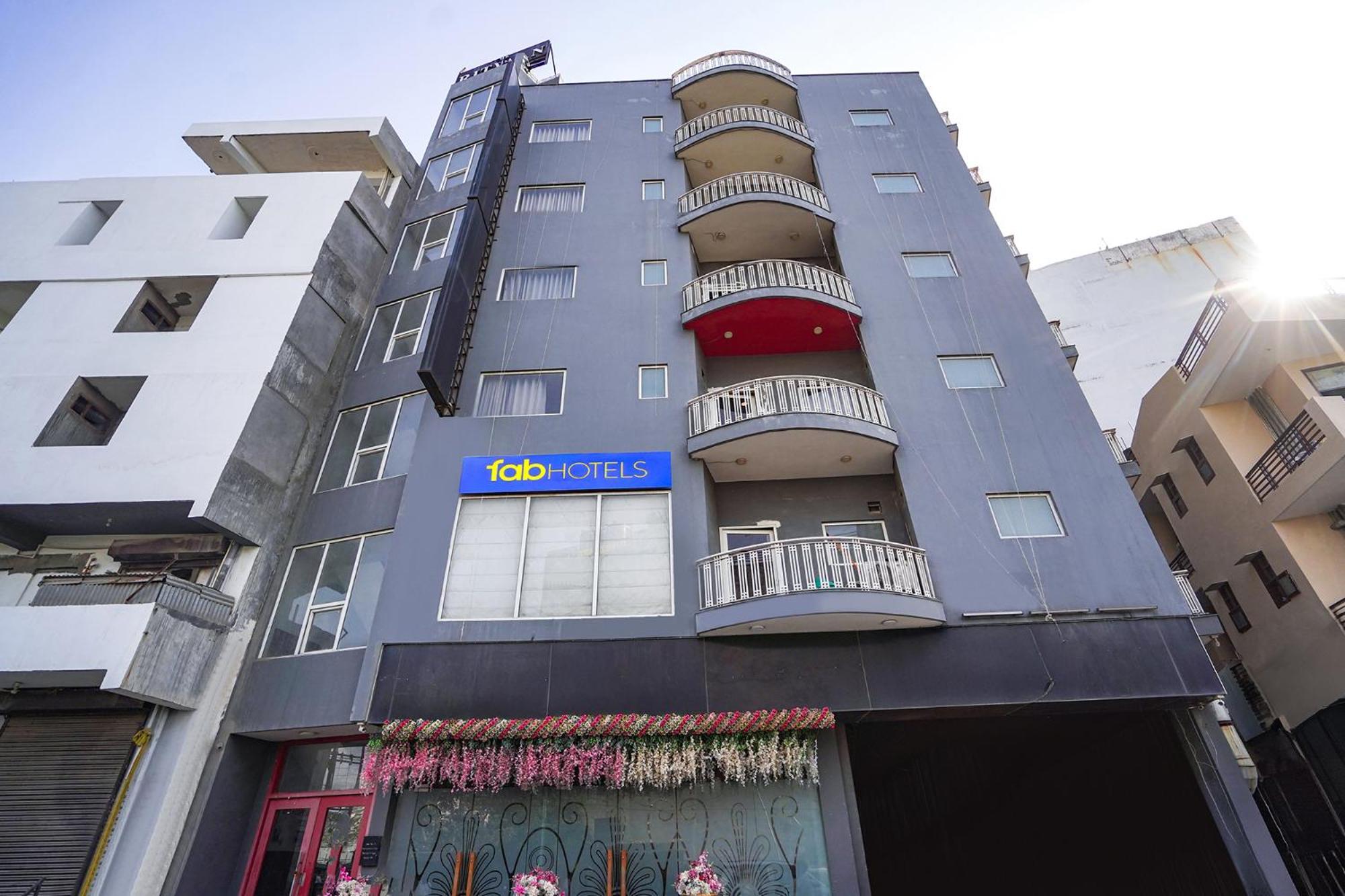 Fabhotel Royale 49 诺伊达 外观 照片